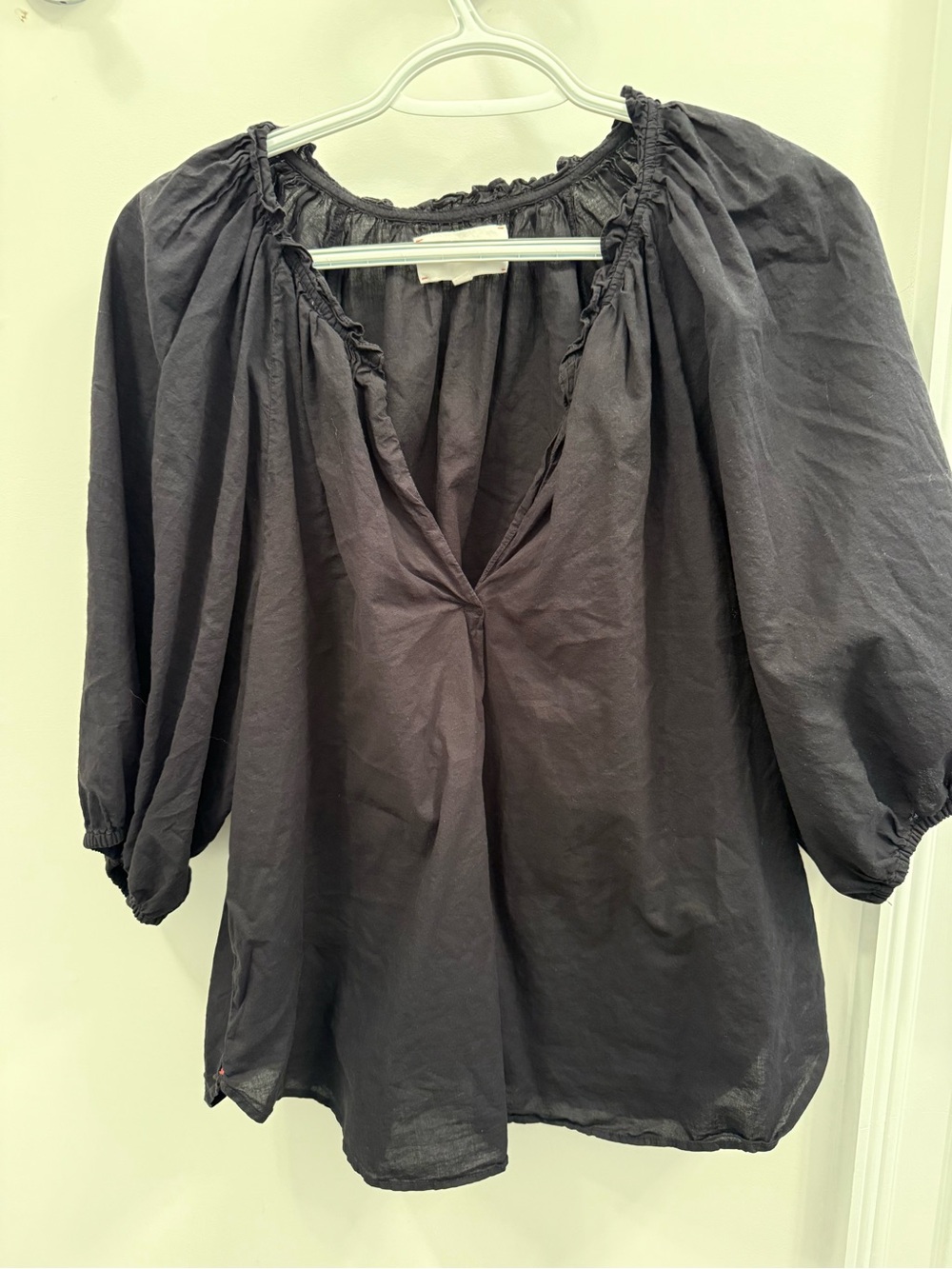 XiRENA Black Peasant Top with Puff Sleeves - Picture 2 of 6